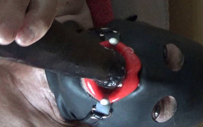 Toy passion: Deepthroat dan tekak membonjol