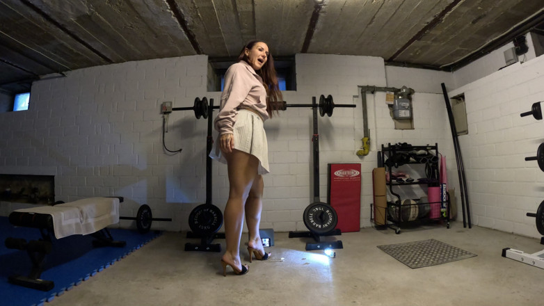 REELL - The cute Girl next door _ FemDom Reality: Mit Meinen Neuen Holz-mules Zertrümmer Ich Seine Teure Briefmarkensammlung!