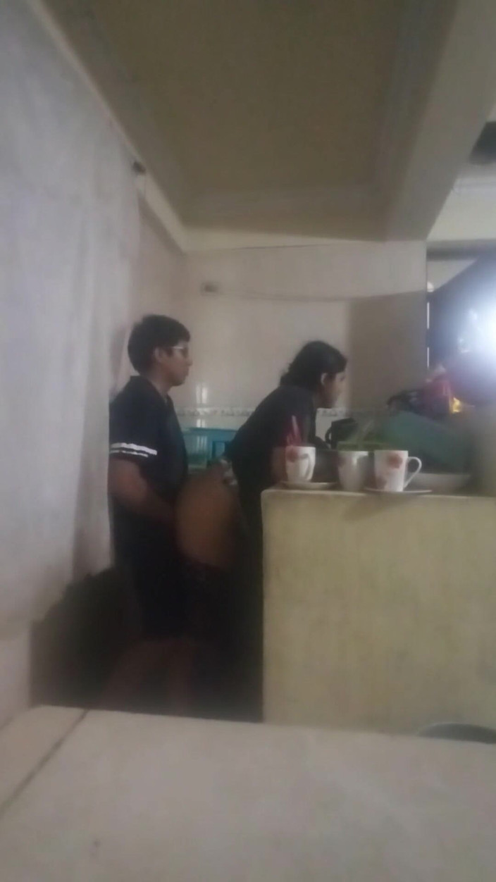 E-Alfa: Empregada fodida na cozinha (minha esposa quase nos descobriu)