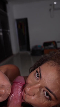 Godaan sultry: Sylenna & Pochita Handjob dan blowjob