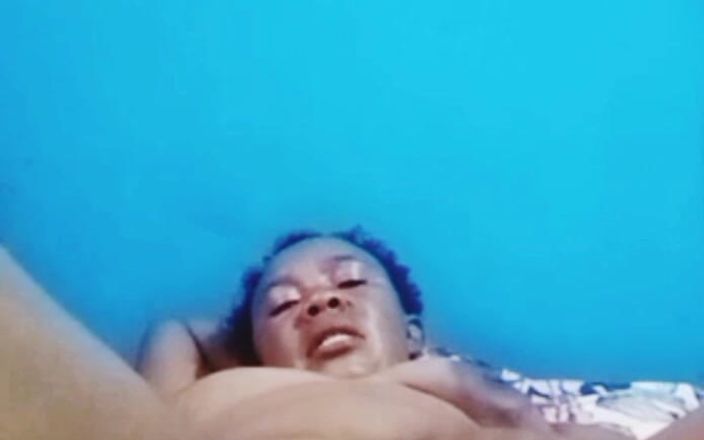 Sugarmama video call mutual masturbation: मम्मी वीडियो कॉल पर अपनी चूत खेलती है ep7