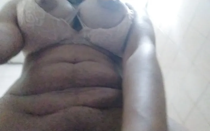 MuslimWifeyX: Full video of muslim arab MILF masturbates and squirts pussy...