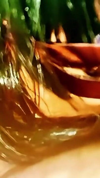 Riche, femme mature dominante, se fait prendre en levrette en lingerie rouge comme une pute