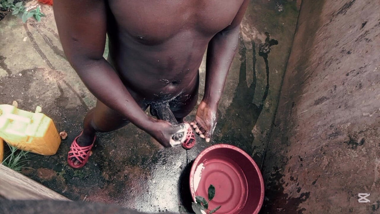 Hongi: Czarny facet wie, jak radzić sobie ze swoim wielkim kutasem