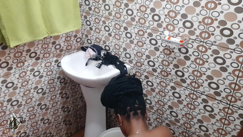 Black porn sex: 黒人女性が黒人のスタッドを雇って精液を抜かせる