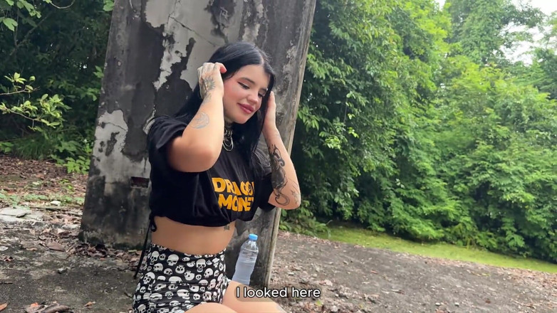SkinLovers: Una cita con altgirl terminó con sexo duro y una...