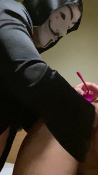 Mâna în vagin, dildo mov sexy