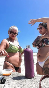 Gadanie bzdur i złuszczanie na plaży z przyjacielem Dai Belanem