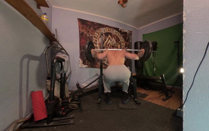 Jack Spanish VR: 8K VR180 - Ritual hemma gym - Nakna djupa knäböj &amp; Ansiktsit POV