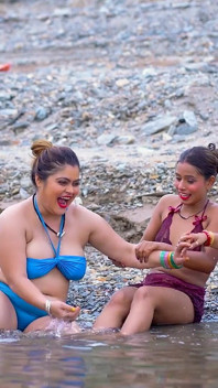 Um romance lésbico de Tina e suas duas almas gêmeas (sexo a três)