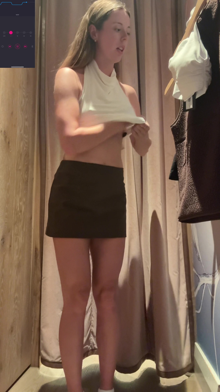 Nadia Foxx: Aritzia ลองเสื้อผ้าถึงจุดสุดยอด