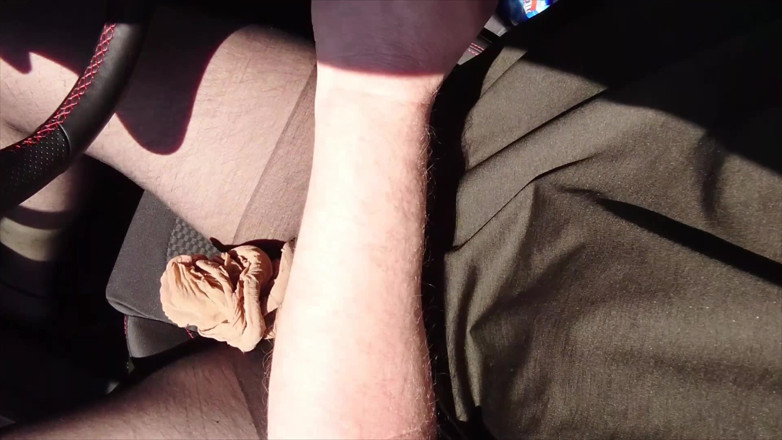 Carmen_Nylonjunge: Horny Cumshot with the Door Open in the Car