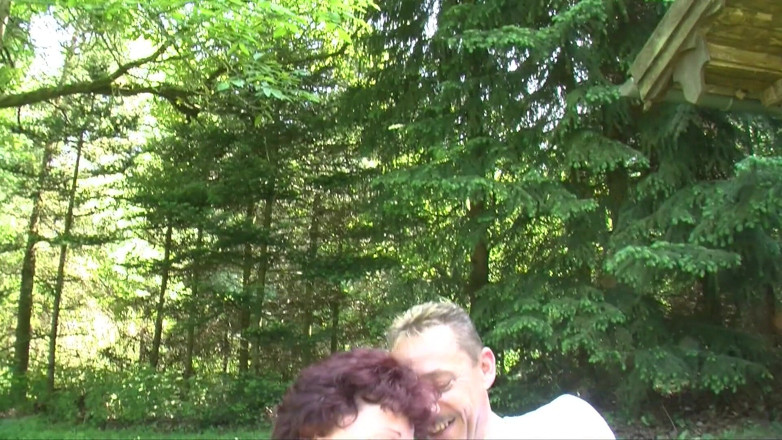 Spermasuechtige Deutsche Milfs: เปลี่ยนคู่ที่ปิกนิก