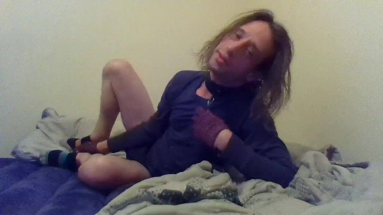 Lil Taste: Transgirl Licking and Sucking Her Dirty Feet and Toes
