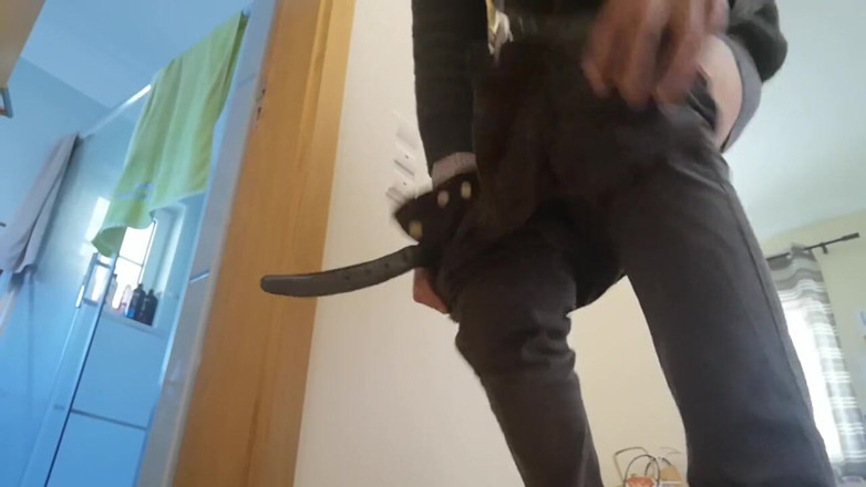 Rafael Torreano: Quick Afternoon Cumshot Kneeling in the Floor