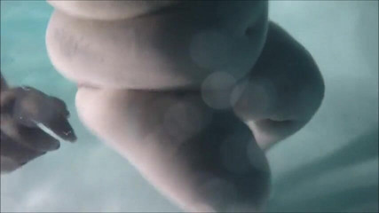 BBW Pleasures: Underwater SSBBW thighs shake