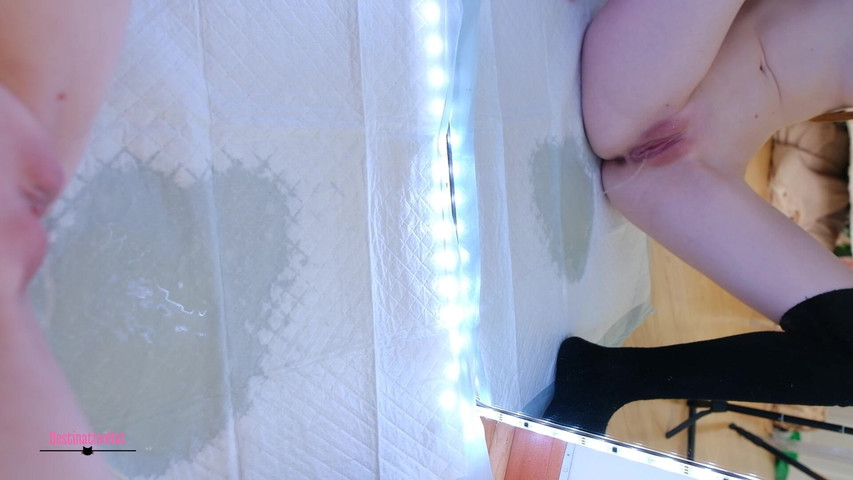 Inside Pee Comp (Destination Kat) Inside Pee Comp (Destination Kat)