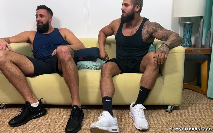 My friends feet: Thom aanbidt Maui &amp; Zeek