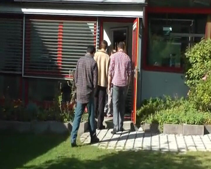 Enjoy German porn: Гарячу німецьку блондинку повію відтрахали кілька чуваків