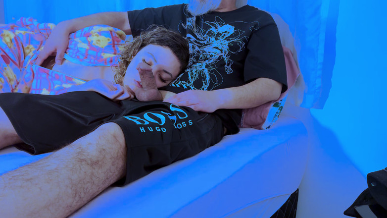 Gabi SweetCouplesStories: Stieftochter gibt am ende einen blowjob, bis ihr mund voller...
