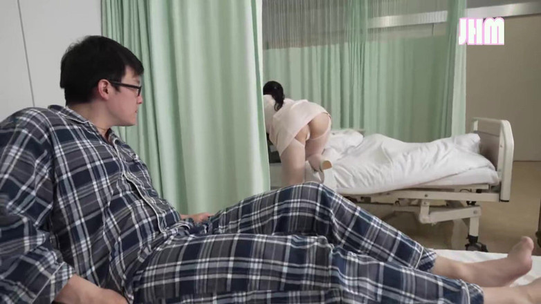 J Hentai Matings: Godaan di rumah sakit. Langkah perawat masuk dan panas mengambil...