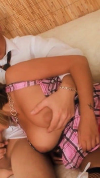 Universitari in una scena di fuoco 4_college amiche si godono due grossi insieme