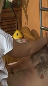 Loira gata dedos sua buceta encharcada até orgasmo explosivo