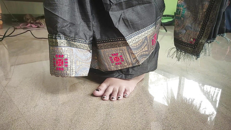 Vaigavarun45: Вайшнави горячую Saree Лизание дырки и сосание от Sharun Raj, Navel Lick Romance в Сари с горячими сиськами и замком губ