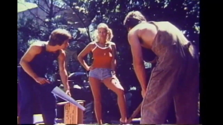 Vintage megastore: Dobles penetraciones y corridas para hermosas jóvenes rubias vintage (película completa)