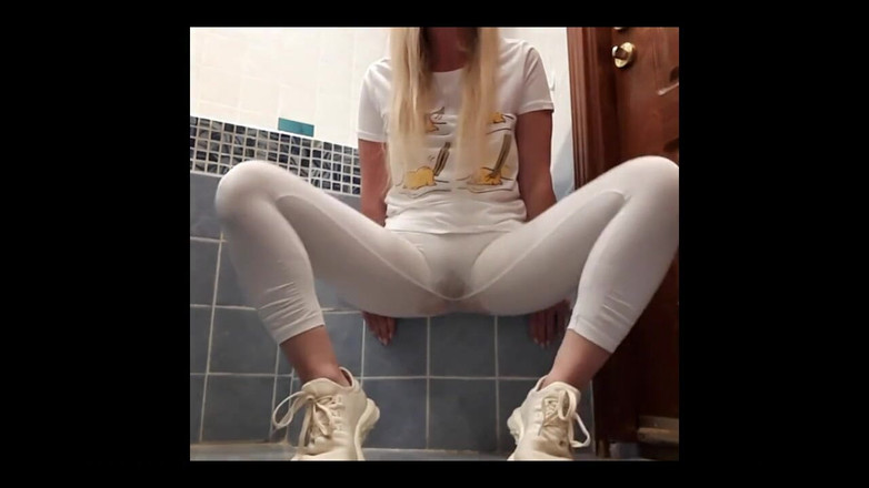 FrauleinP: Smáčení bílých legín po tělocvičně