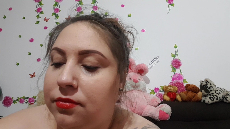 LoraBbw: 빨간 립스틱