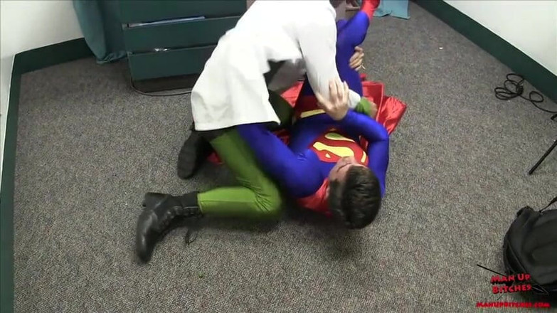 ManUpFilms: Superman dostane mučení koulí