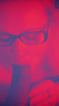 Glückliches mädchen brynn - rotes licht spezielles pOV-blowjob-erlebnis