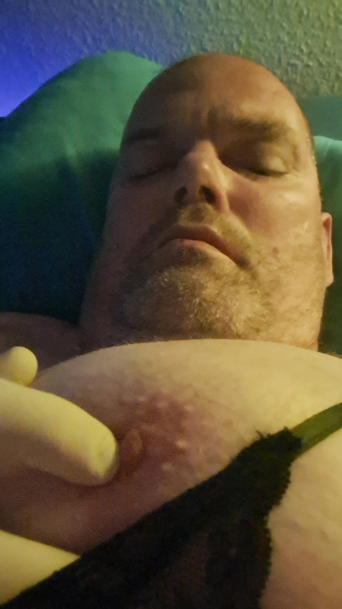 Fickspecht: Bröst och latex
