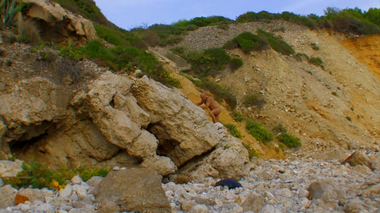 Amaspain: Une blonde nue incroyable se fait enculer par une grosse...