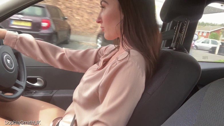 SophiaSmithUK: セクシーな女の子が運転に行く