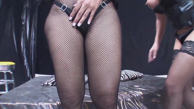 Shemale World: Italian transsexual job (episode #04)