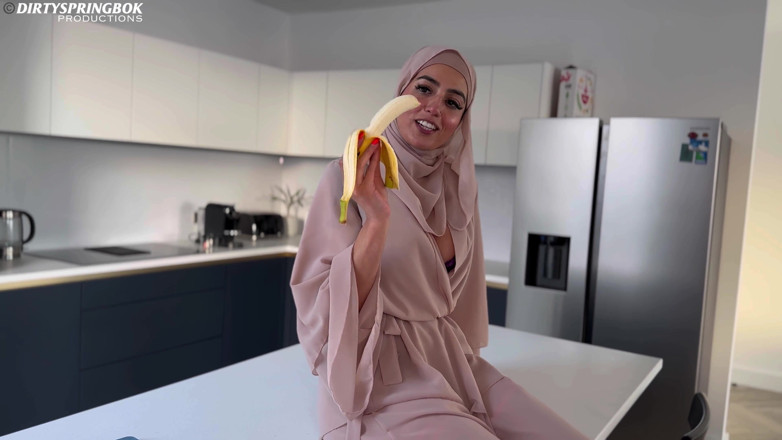Aaliyah Yasin: 흑인 대물 자지로 금식하는 배고픈 무슬림 소녀