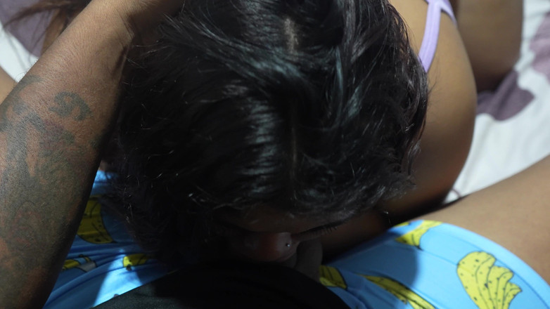 Aly: Üvey kız kardeşim sikimi emiyor