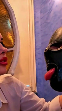 Miss Alessa Milano Crushing Feeding Foot Shoe Pembersihan Ludah