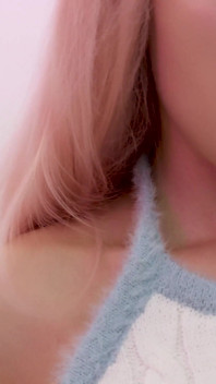Barbie dengan rambut pink mencoba anal