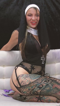 Bakış açısı ayaklı rahibe balon patlatıyor 14" çıplak pop