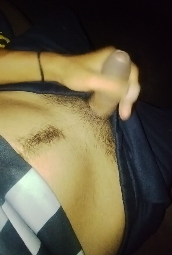 AlexAlejandro13: Sitting Waiting for a Few Pulls with My Hand