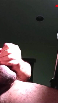 Hung Stud Masturbátor střílí mega-náklad 4K - chronický masturbátor