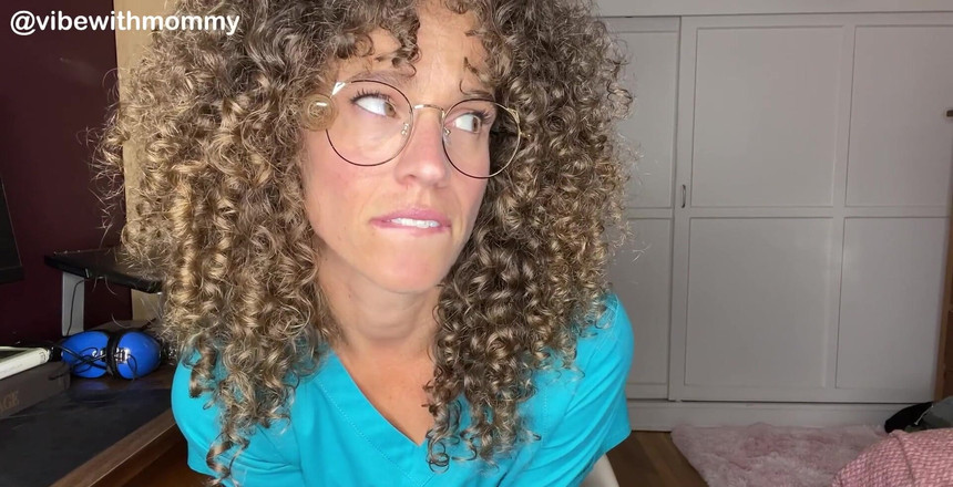 VibeWithMommy: Żydowska pielęgniarka odciąża doktora JOI. Wiem, jak ciężko pracujesz jako...