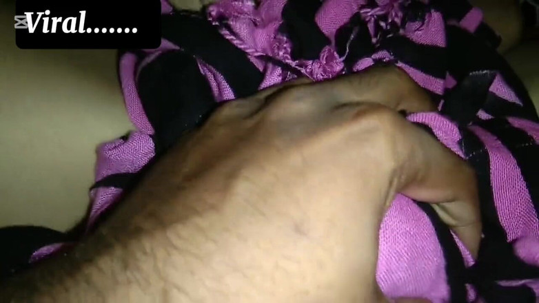 Viral: रोमांटिक फोरप्ले देसी जोड़ा