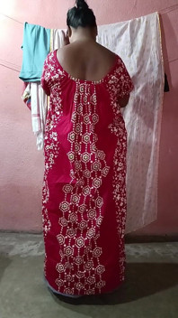 노란색 Saree 떨어뜨리는 솔로 Sfw