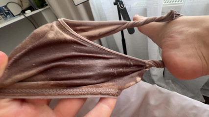 WowMarie: 自制湿内裤 - 女朋友通过内裤上的湿点爱抚自己