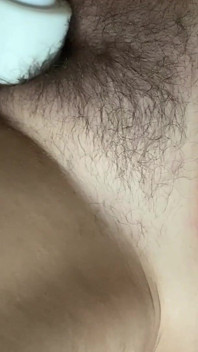 아마추어 털이 많은 항문 물총 오르가즘을 아내의 음란한 말로 합니다.