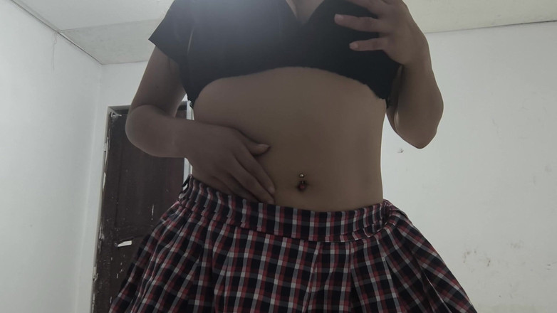 NEGRITA SEXY: 她的阴道里有异常的东西！！她的阴唇上奇怪的肿块引起恐惧和兴奋